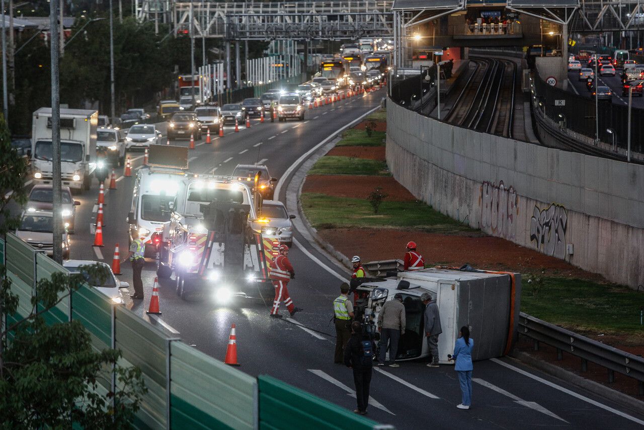 Volcamiento De Cami N Genera Gran Congesti N En Autopista Vespucio Sur