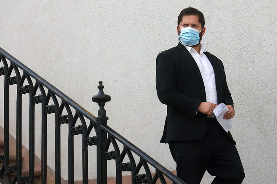 Causa por lesa humanidad: Boric dice que entregarán antecedentes “de quienes sean responsables materialmente” y de “autoridades políticas” a fiscalía