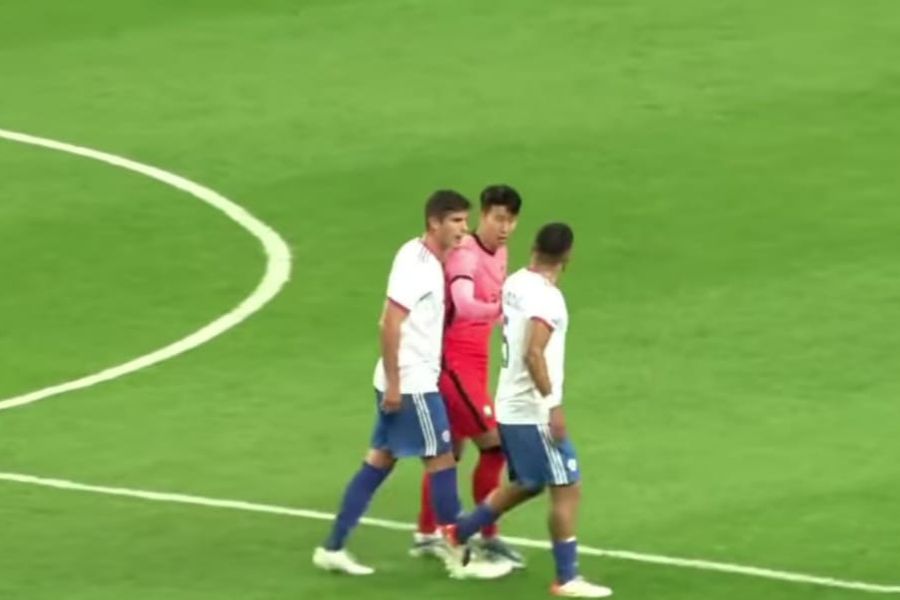 Los tuvo que separar Son: Kuscevic y Paulo Díaz casi se van a las manos en el duelo ante Corea del Sur