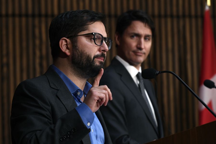 Primer día de gira: Boric asegura que imitará política antiarmas de Canadá tras cita con Trudeau
