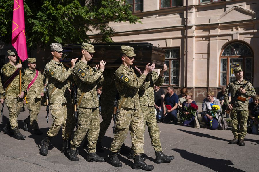 Rusia devuelve restos de 210 soldados ucranianos que murieron en batalla de Mariupol