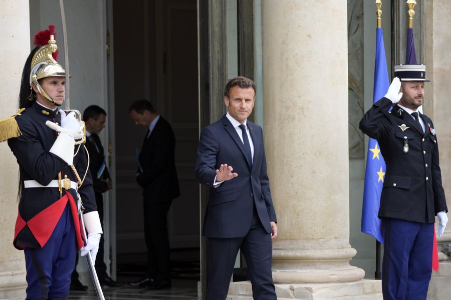 Macron asegura a Zelenski que entregará más armamento pesado a Ucrania para hacer frente a invasión rusa