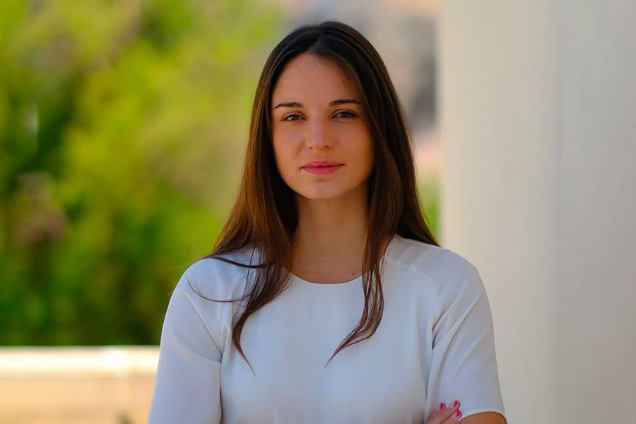 Irina Karamanos da positivo por covid-19 e inicia aislamiento