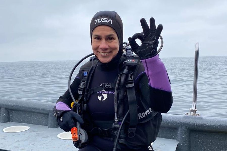 Ministra de Medio Ambiente se sumerge en archipiélago de Humboldt para promover su protección