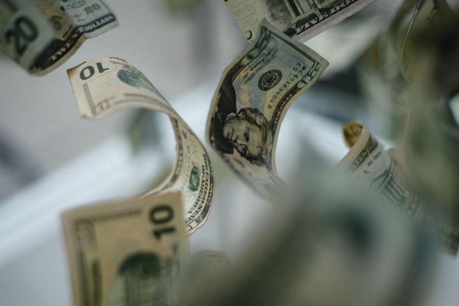 Dólar extiende su alza y sigue acercándose al máximo histórico con los mercados atentos a la Fed