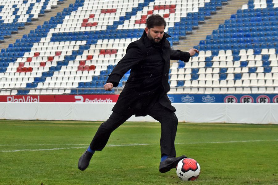 Presidente Gabriel Boric celebra el regreso de Luciano Aued en la UC: “Te necesitamos de vuelta”