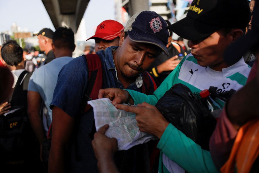 Hallan camión con 366 migrantes de 16 nacionalidades en México