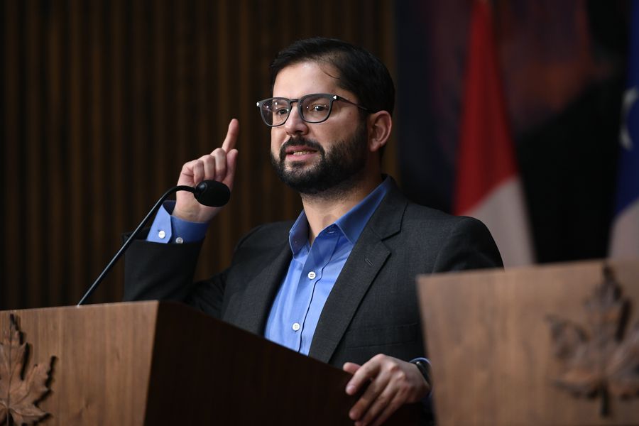 En medio de desorden por adelanto de vacaciones: Presidente dice que le exigió “mejor coordinación” al Minsal