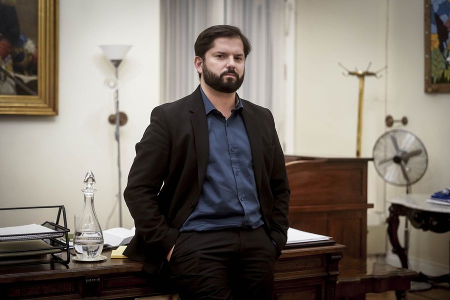 Generación Millennial, outsiders desagradables y tropezones inducidos: la sincera intervención de Boric ante el Instituto de Chile