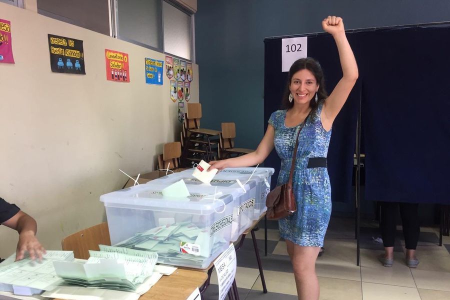 Gira nacional, “apruebazos” y los dos millones de casas: quién es Olivia Contreras, la encargada territorial del comando del Apruebo