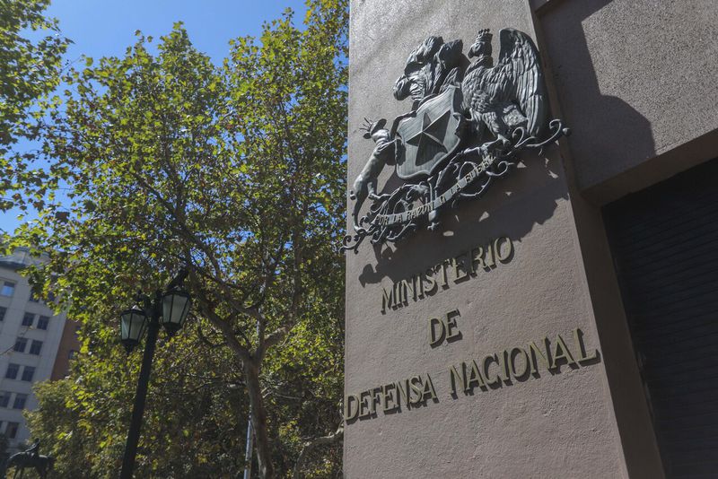 Frontis Ministerio de Defensa que está en la mira de la contingencia noticiosa ante el hackeo que sufrieron los correos electrónicos del Estado Mayor Conjunto (EMCO) de las Fuerzas Armadas del país.