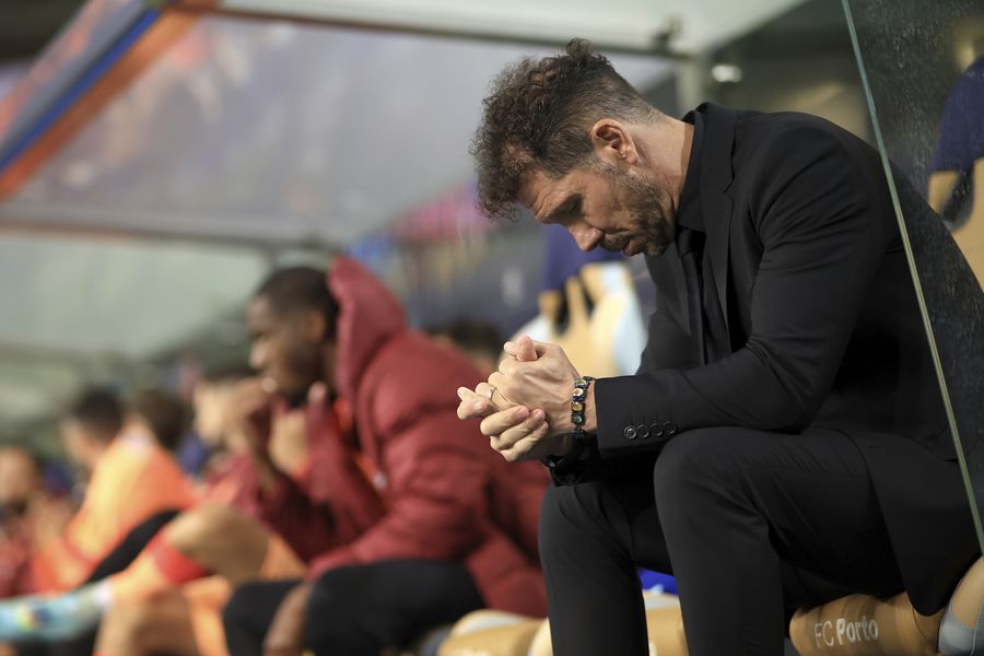 El Atlético de Madrid de Diego Simeone vive la peor catástrofe de su historia en la Champions League: queda fuera de todo