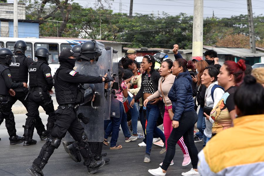 Presidente Lasso declara estado de emergencia ante asesinato de cinco policías en Ecuador