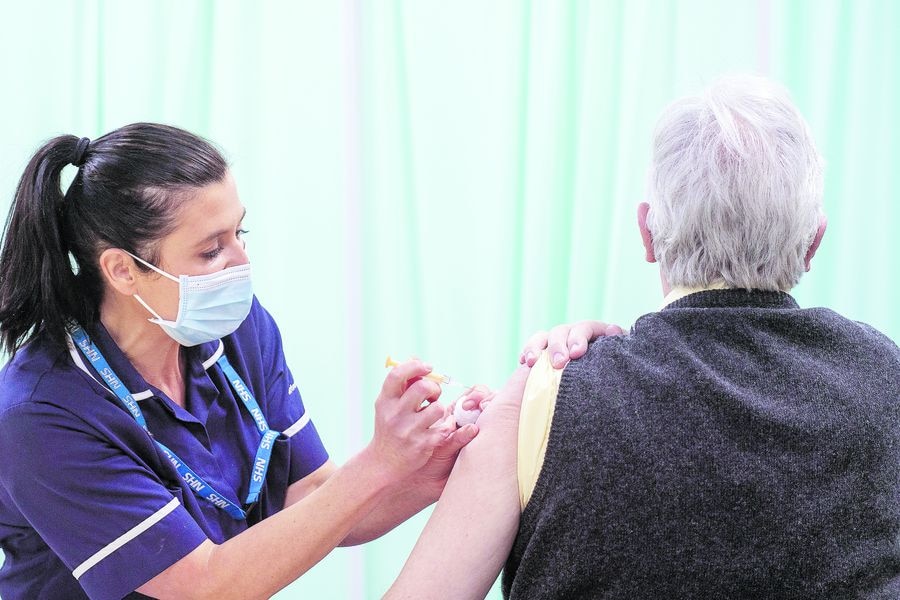 Vacunación anual contra el Covid: desde este lunes 7 de noviembre podrán inocularse las personas de 70 años o más