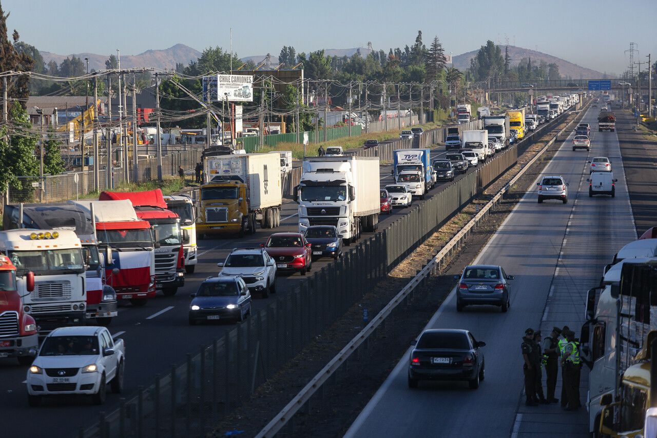 Paro Camioneros Gobierno Informa De 40 Puntos Con Transportistas En La Berma Y 34 Querellas Por 9163