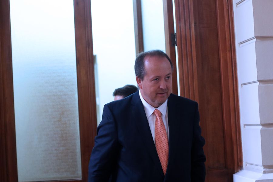 Boric sorprende y opta por Valencia para fiscal nacional, pese a resistencia de ministras