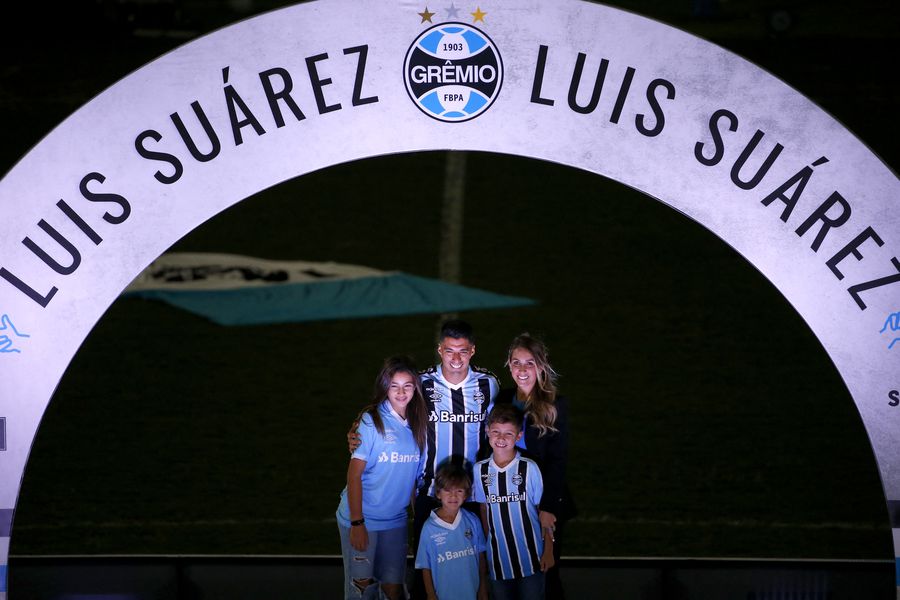 Luis Suárez en su llegada a Gremio de Brasil