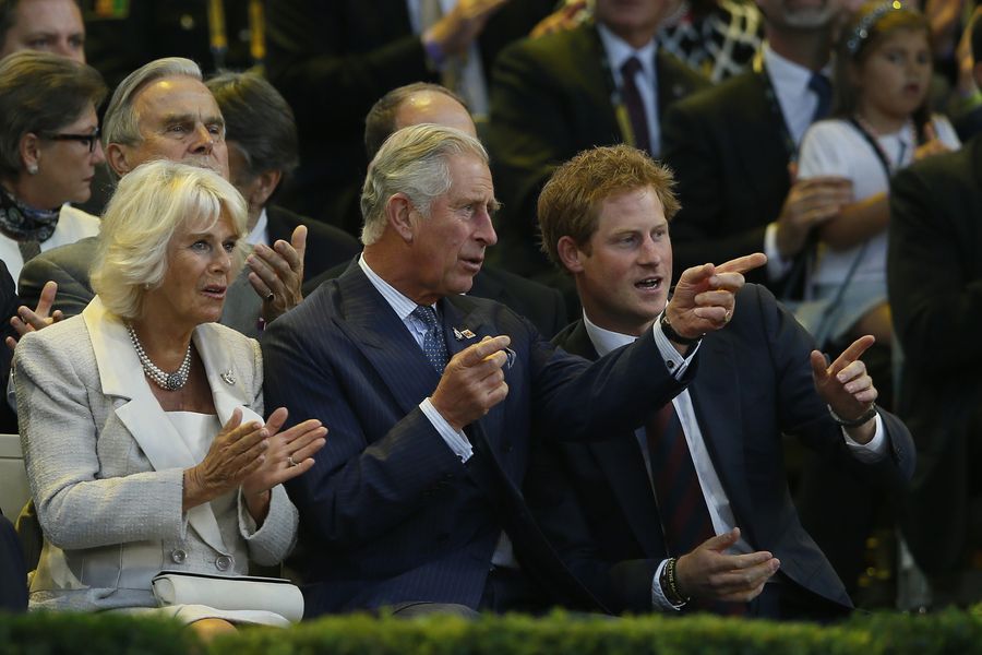 Harry arremete contra su padre y revela rarezas del rey Carlos