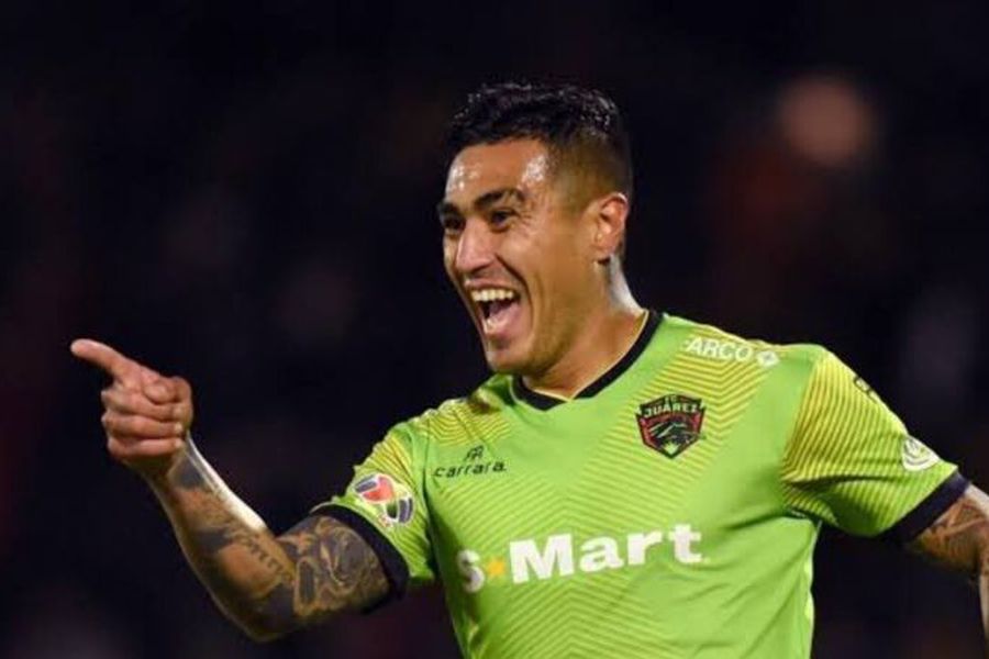 Juárez anuncia la salida de Darío Lezcano y en las próximas horas será en el nuevo goleador de Colo Colo