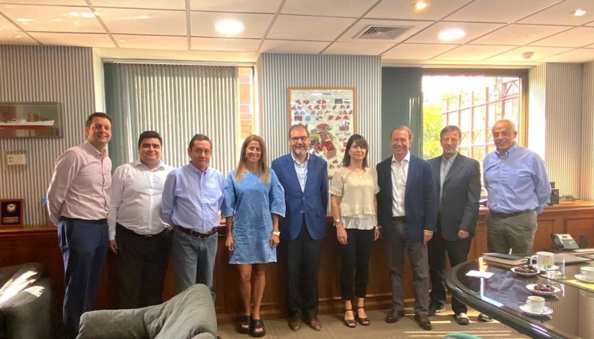 Embajador en China se reúne con gremio exportador para discutir desafíos logísticos