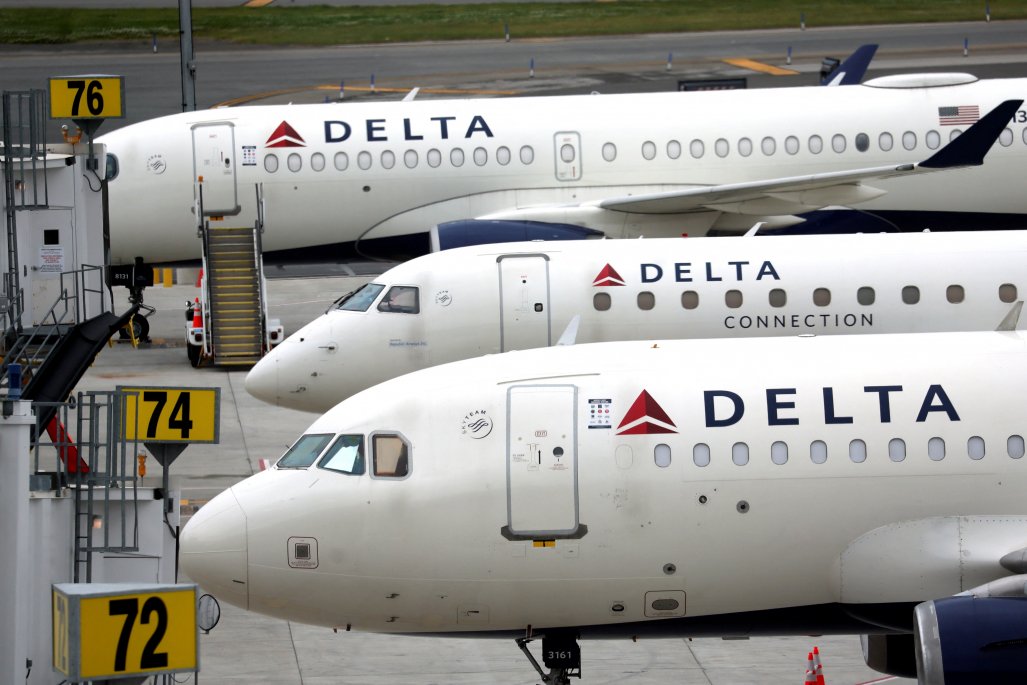 Ganancias de Delta superan las estimaciones porque la demanda de viajes se mantiene fuerte