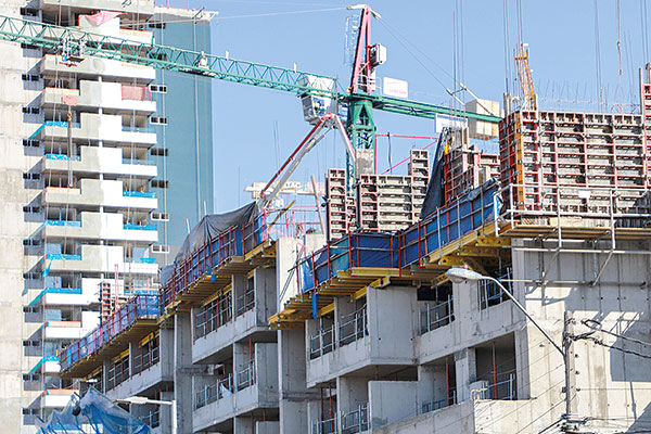 La construcción valora nuevo programa de garantías estatales para el sector y cree que ayudará a “mantener” la actividad y el empleo