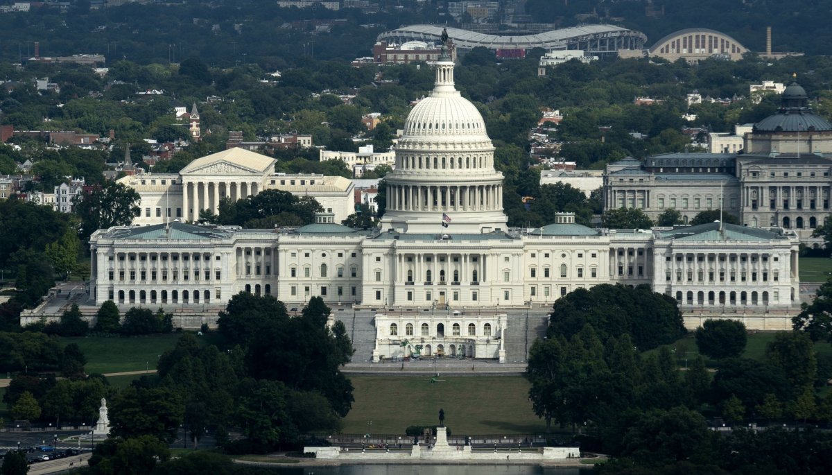 Legisladores estadounidenses alistan plan para evitar una crisis por el techo de la deuda