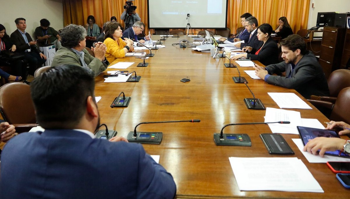 Rechazan con votos oficialistas proyecto de autopréstamo en la comisión