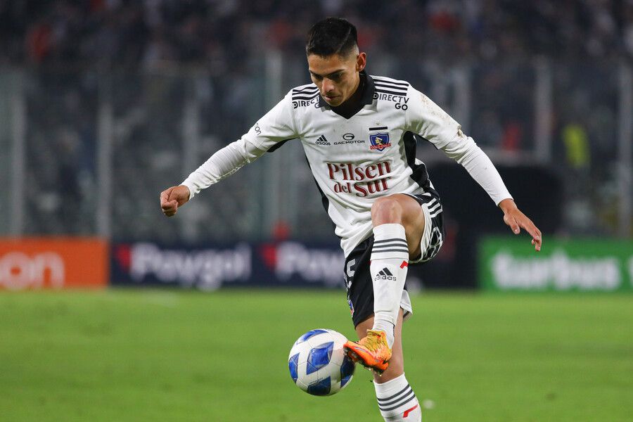 Joan Cruz se declara en rebeldía: no aparece en Colo Colo y en España lo vinculan al Oviedo