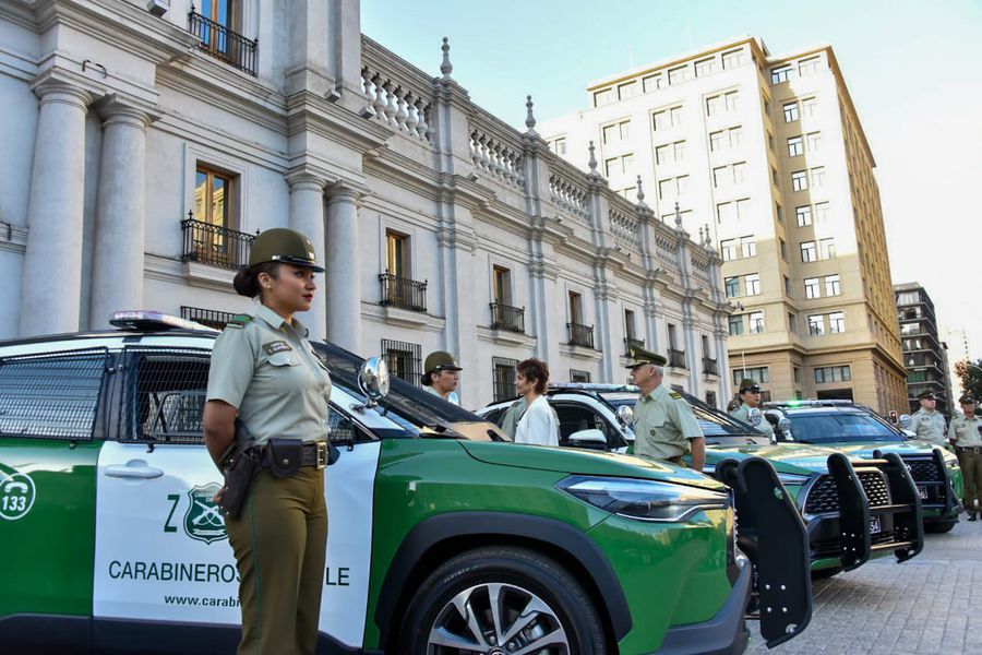 Carabineros recibe 150 nuevos vehículos y Tohá anuncia inversión histórica para equipamientos