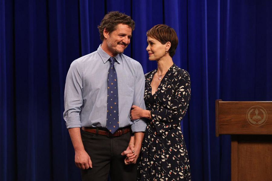 La historia de la relación de Pedro Pascal y Sarah Paulson