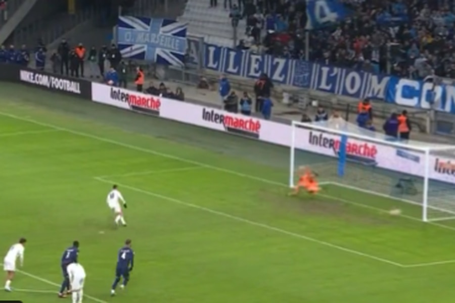 El gol con el que Alexis Sánchez golpea al PSG con Messi y Neymar