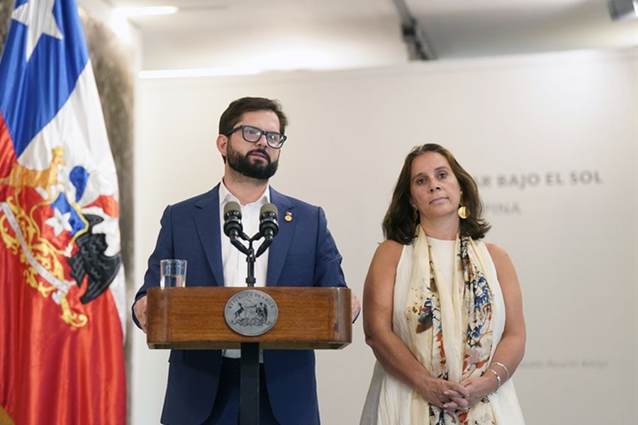 Canciller Antonia Urrejola suspende vacaciones por incendios