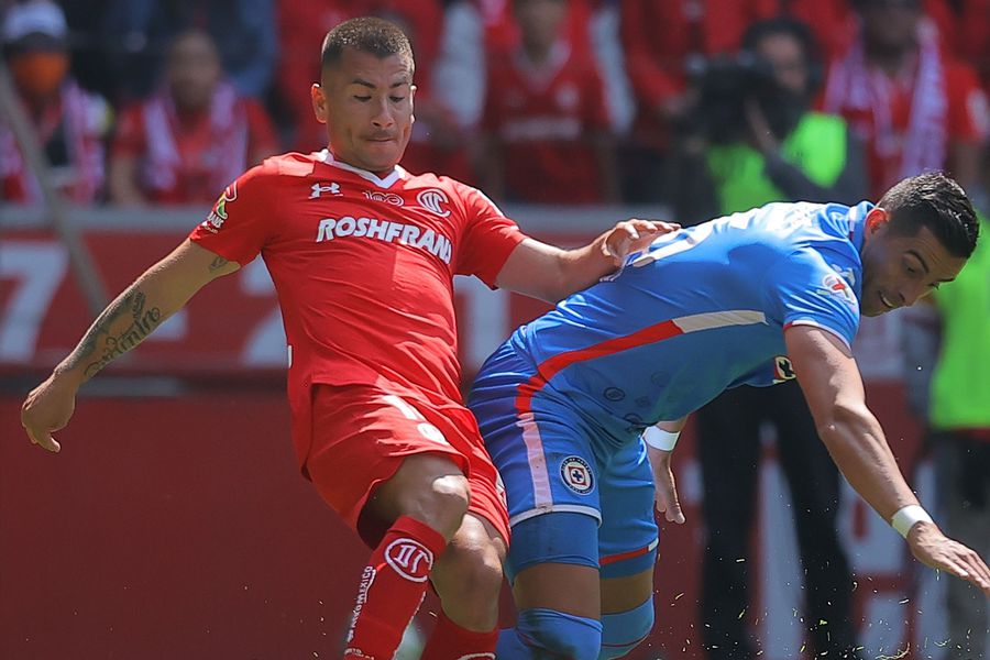 En duelo de chilenos, Toluca vence y hunde al Cruz Azul en la Liga de México