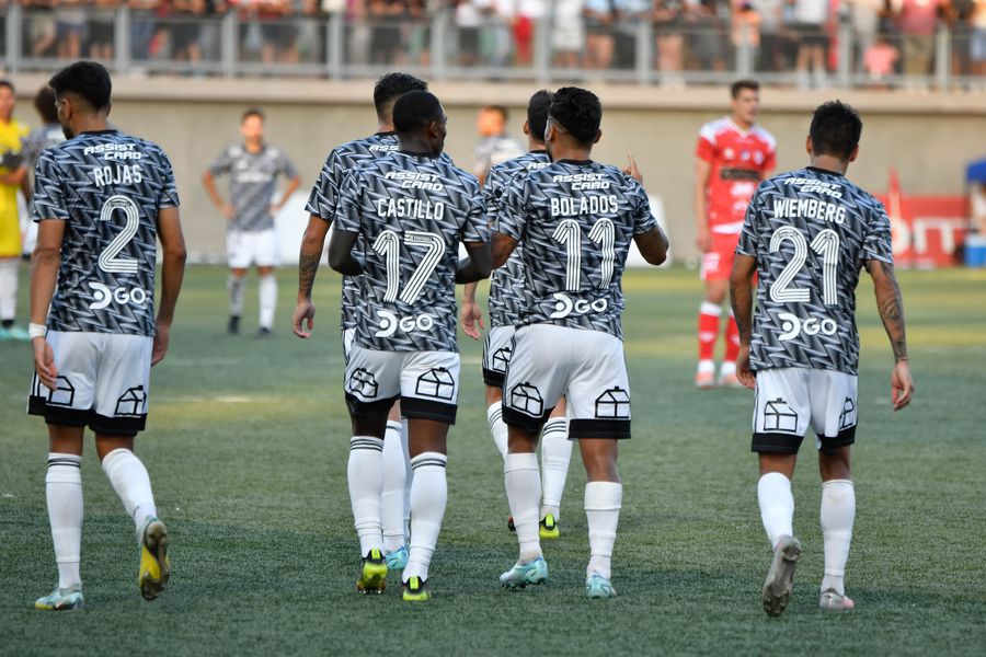 Fútbol por TV: Colo Colo vs. Ñublense y más para este lunes