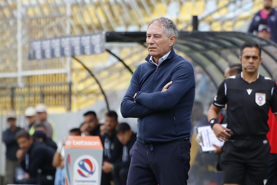 Las falencias que presenta el esquema ultraofensivo de Ariel Holan en la UC