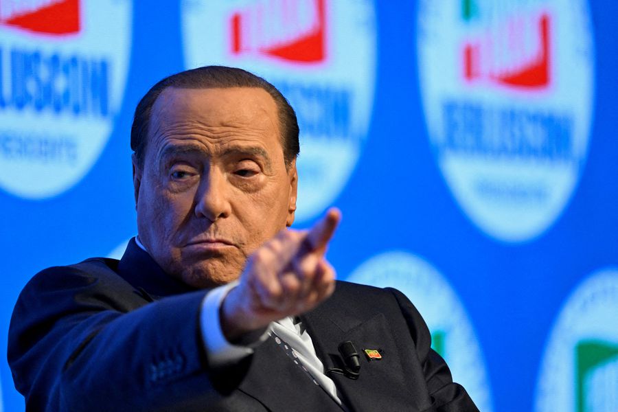 Exprimer ministro de Italia Silvio Berlusconi culpa a Zelensky por guerra en Ucrania