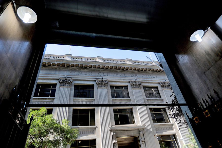 Operadores financieros mantienen proyección para la inflación en febrero y suben la de marzo