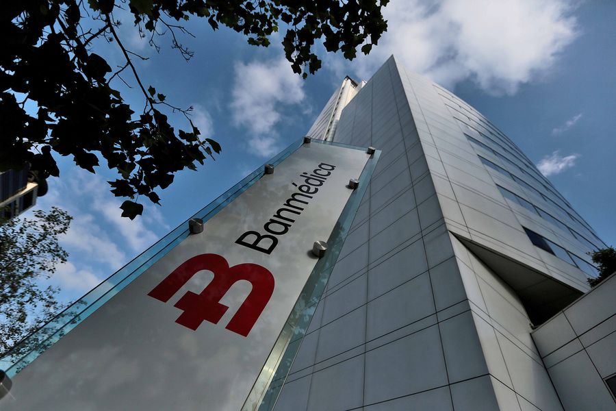 Banmédica acusa “una incertidumbre material” que pone en duda la capacidad de las isapres para seguir siendo “un negocio en marcha”