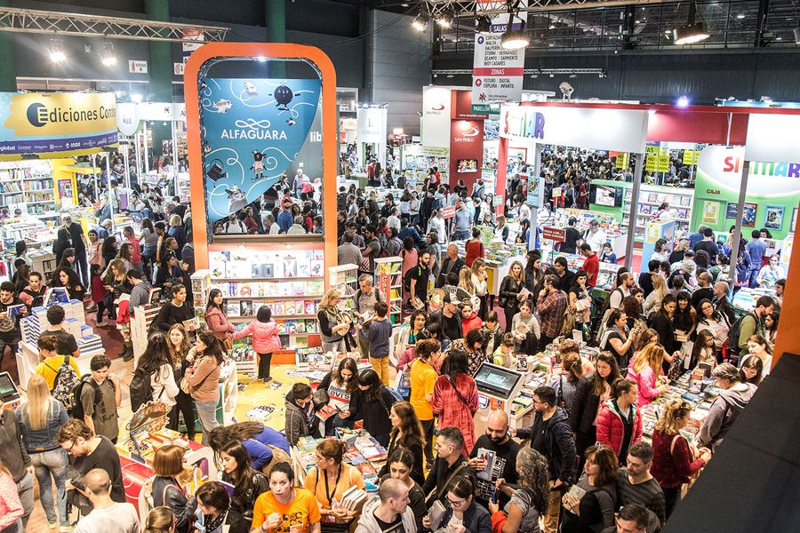 Tensiones, omisiones y conflicto: Santiago en la Feria del Libro de Buenos Aires