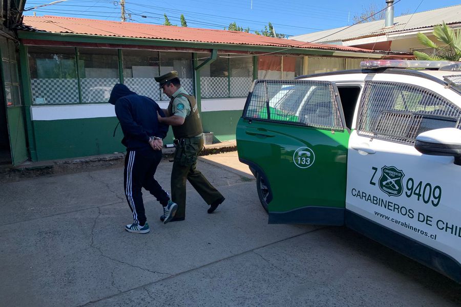 Carabineros detuvo a dos sujetos por robo de supermercado en Coihueco: uno de ellos mordió a un empleado del local