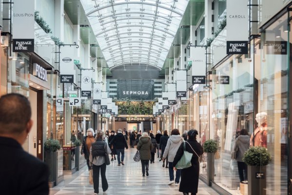 Confianza del consumidor en la Eurozona mejora al nivel más alto en un año