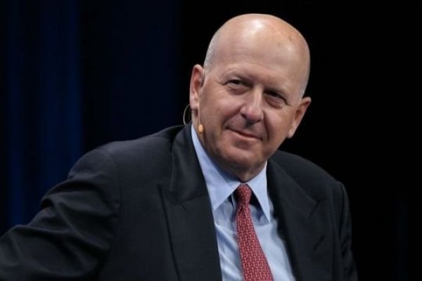 El CEO de Goldman Sachs les dice a los socios que debería haber recortado empleos antes