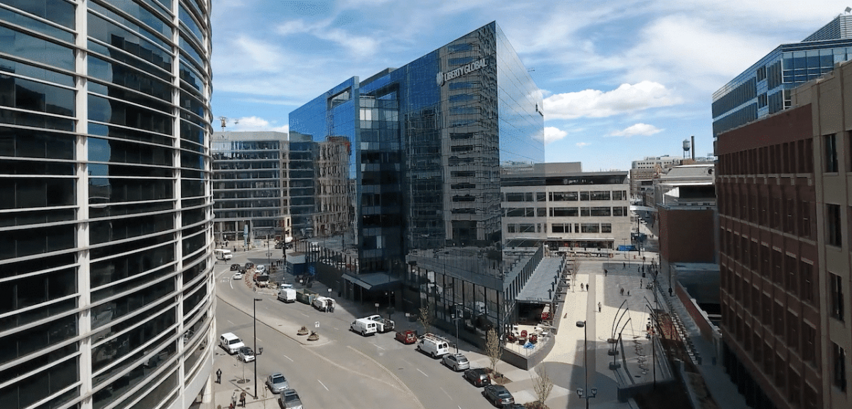 Liberty Global compró participación minoritaria de su competidor en Reino Unido Vodafone