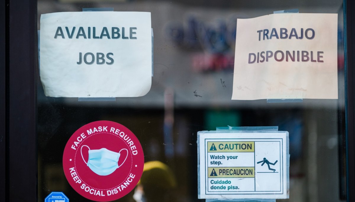 Solicitudes semanales de subsidios por desempleo bajan inesperadamente en EEUU, pero despidos se disparan en enero