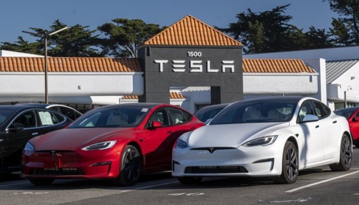 Tesla retira autos | Diario Financiero