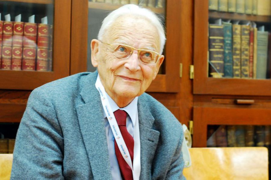 “Amó a Chile”: pesar por la muerte del influyente pensador francés Alain Touraine