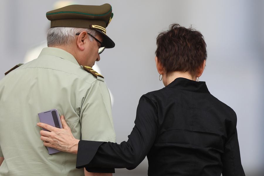 La encrucijada de Boric por la permanencia del jefe de Carabineros Ricardo Yáñez