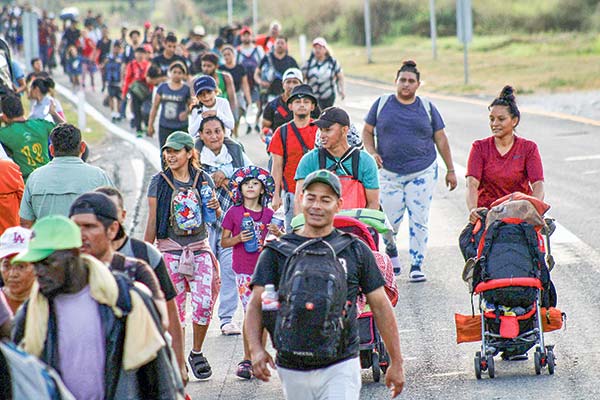 Migrantes del siglo XXI huyen de las amenazas