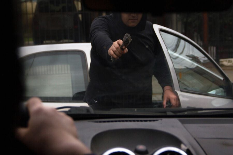 Carabinero frustra a disparos encerrona en La Cisterna